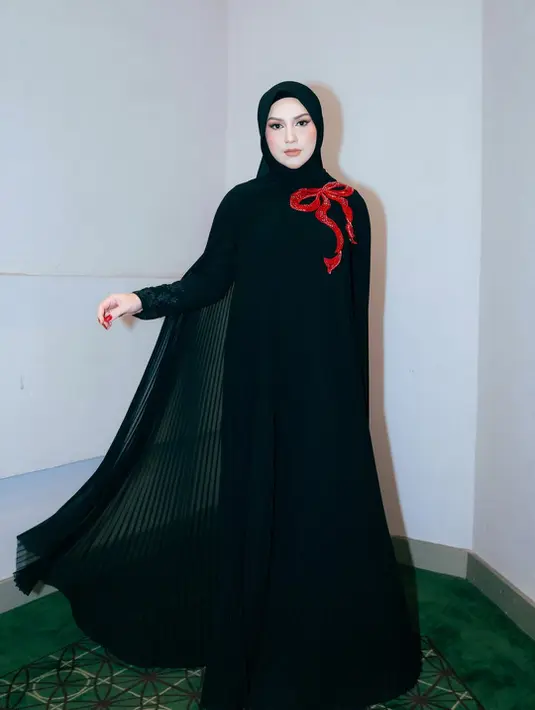 Biasa tampil di layar kaca, Irish Bella coba peran baru sebagai executive producer untuk sebuah film [@_irishbella_]