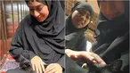 Dalam unggahan foto yang beredar, Dian terlihat anggun mengenakan jilbab hitam dan tersenyum lembut sambil mengelus bulu kucing itu. Cahaya matahari yang masuk ke dalam masjid semakin mempertegas suasana damai yang terpancar dari wajahnya. Momen ini pun menarik perhatian warganet yang memuji kelembutan hati sang aktris. (Liputan6.com/IG/@therealdisastr)
