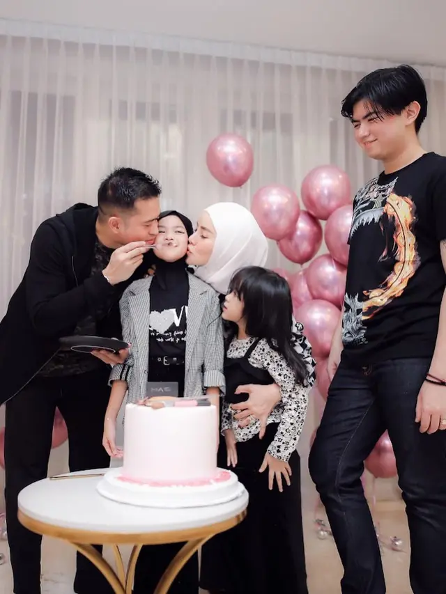 Olla Ramlan dan Aufar Hutapea hadiri perayaan ulang tahun putri sulung mereka, Aleena Naira Hana Hutapea (Foto: instagram ollaramlan)