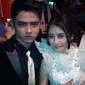 Aliando memuji kecantikan Prilly yang tambil beda mengenakan kebaya. Begitu juga Prilly yang memuji Aliando ganteng dengan mengenakan jas.