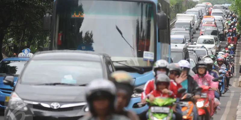 20161225- Kemacetan Mengular Menuju Ragunan-Jakarta- Helmi Afandi