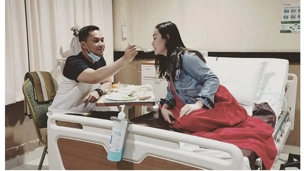 Momen Zaskia Gotik dan Sirajuddin