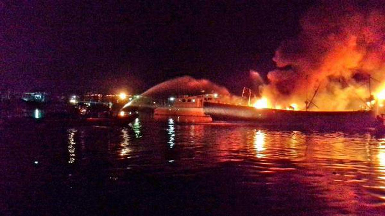 3 Kapal Nelayan Terbakar di Muara Angke