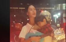 Viral Pengamen Cantik Gendong Anak Ramai Disebut Spek Model, Wajahnya Tetap Glowing Meski Terkena Debu Jalanan