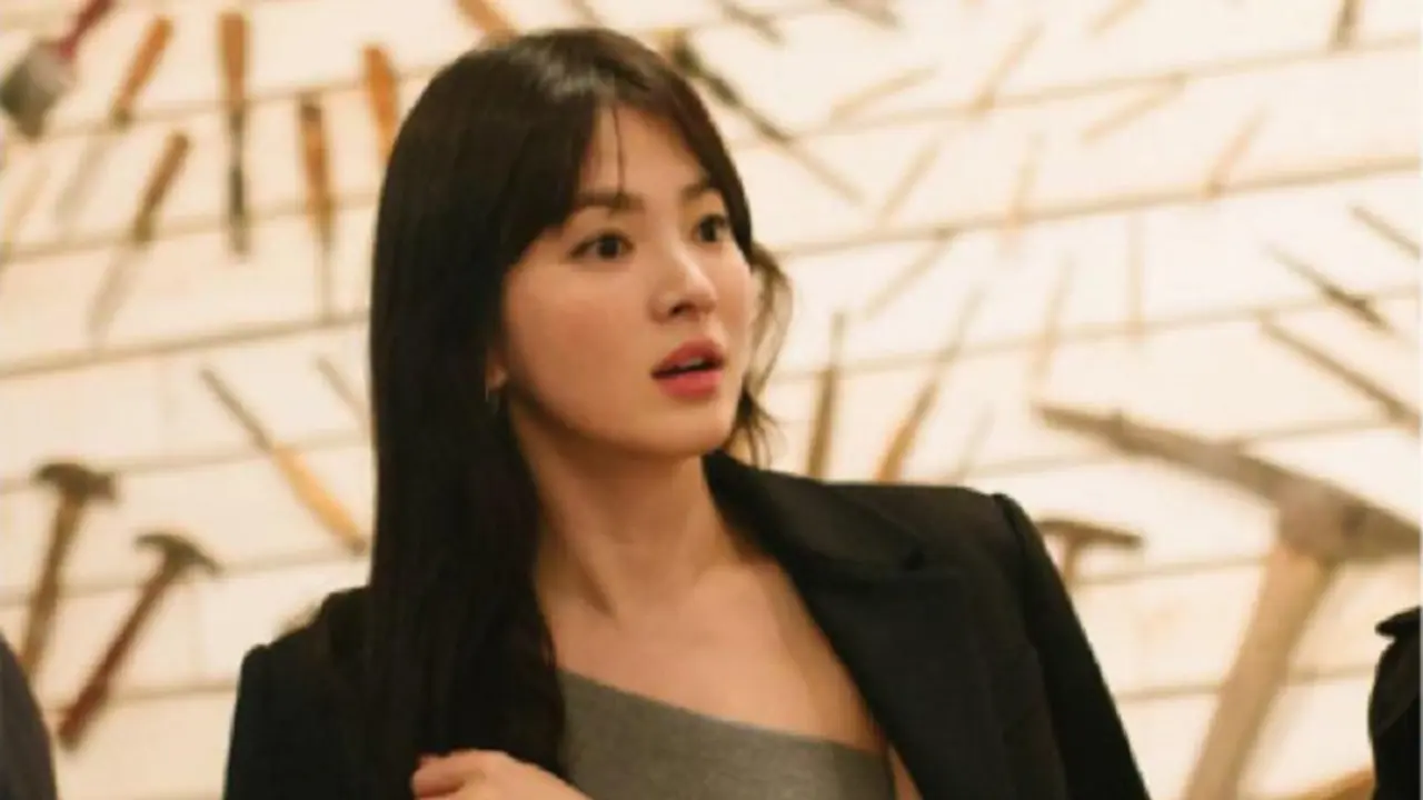 Sontek 5 Gaya Andalan Song Hye Kyo Pikat Pria Idaman di DoTs