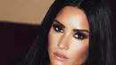 Dilansir dari HollywoodLife, Mike sendiri adalah seorang penderita bipolar dan anoreksia. Ia benar-benar menyukai Demi karena musisi tersebut selalu menyemangati penggemarnya. (instagram/ddlovato)