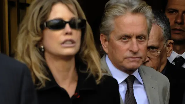 [Bintang] Michael Douglas dan Diandra Luker
