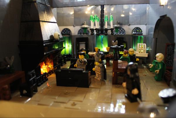 Asrama Slytherin Lego | Foto: copyright Elitedaily.com