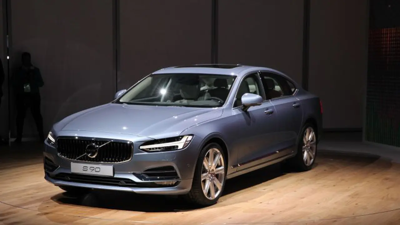 Volvo Andalkan S90 Usik Mercedes Benz E-Class