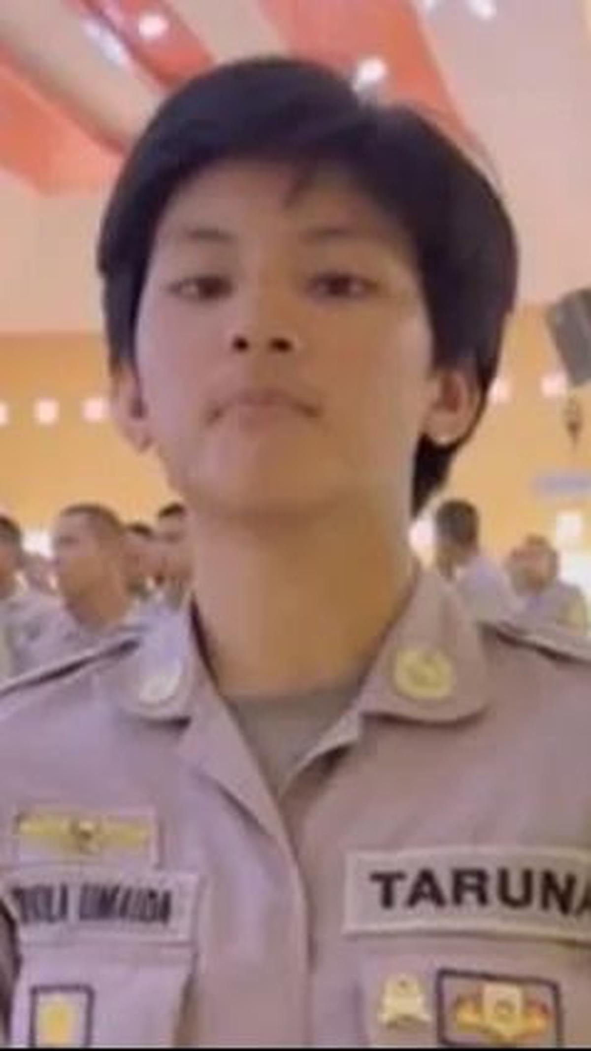<b>Mirip Fabiola Akpol</b>