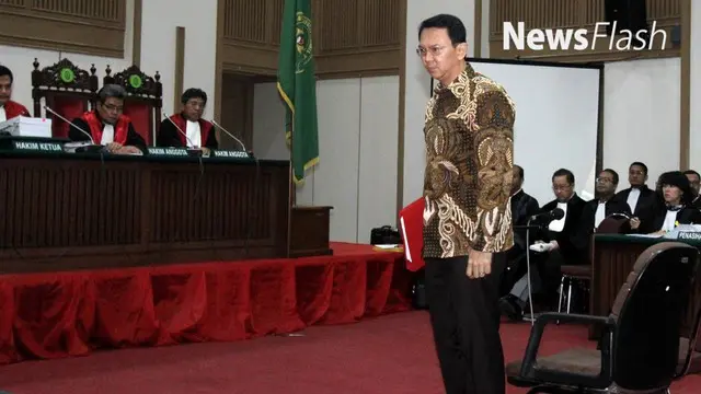 Jaenudin alias Panel nelayan Kepulauan Seribu menjadi saksi pertama Sidang Ahok. Dia mengaku tidak mendengar saat Ahok menyitir Al Maidah 51. 