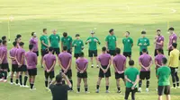 Timnas Indonesia berlatih di Kota Bandung jelang pertandingan FIFA matchday kontra Bangladesh yang bakal digelar di Stadion Si Jalak Harupat, Bandung, pada 1 Juni mendatang. (Bola.com/Erwin Snaz)