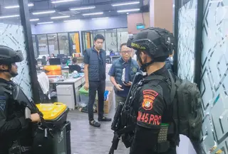 Polisi gerebek kantor judi online di Hayam Wuruk Jakbar