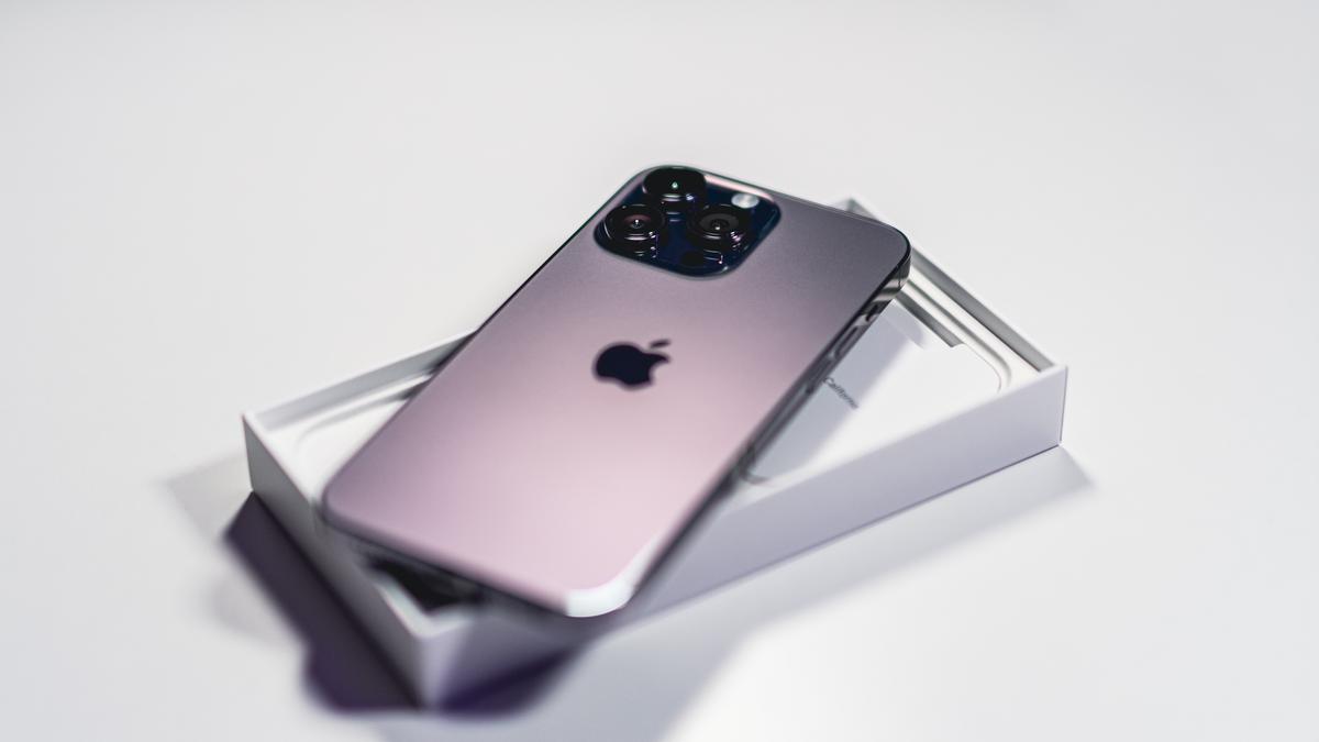 iPhone 14 Pro темно-фиолетового цвета гораздо лучше продается, чем ...
