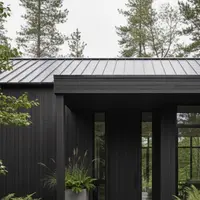 Ilustrasi Rumah Kayu Gelap Bergaya Klasik/Gemini AI