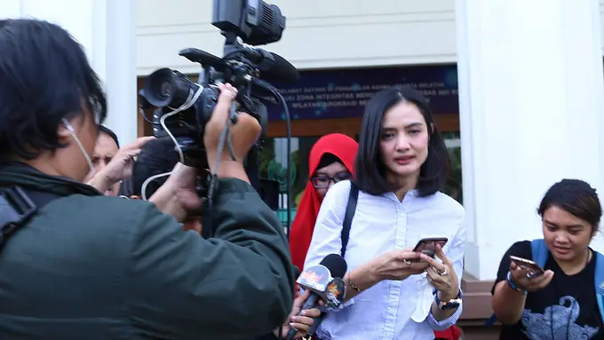 [Bintang] Ade Maya
