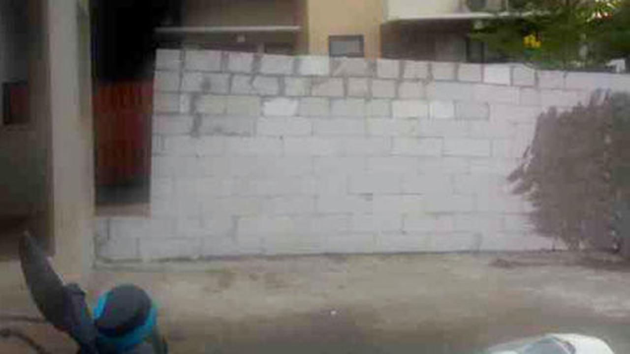 Ini kronologi rumah Deni Akung ditembok warga versi pengacara