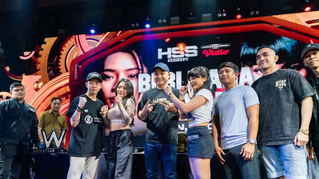 Berliana Lovell (kedua dari kiri) dan Dinar Candy (ketiga dari kanan) akan bertarung pada ajang HSS Series 4 Bandung.