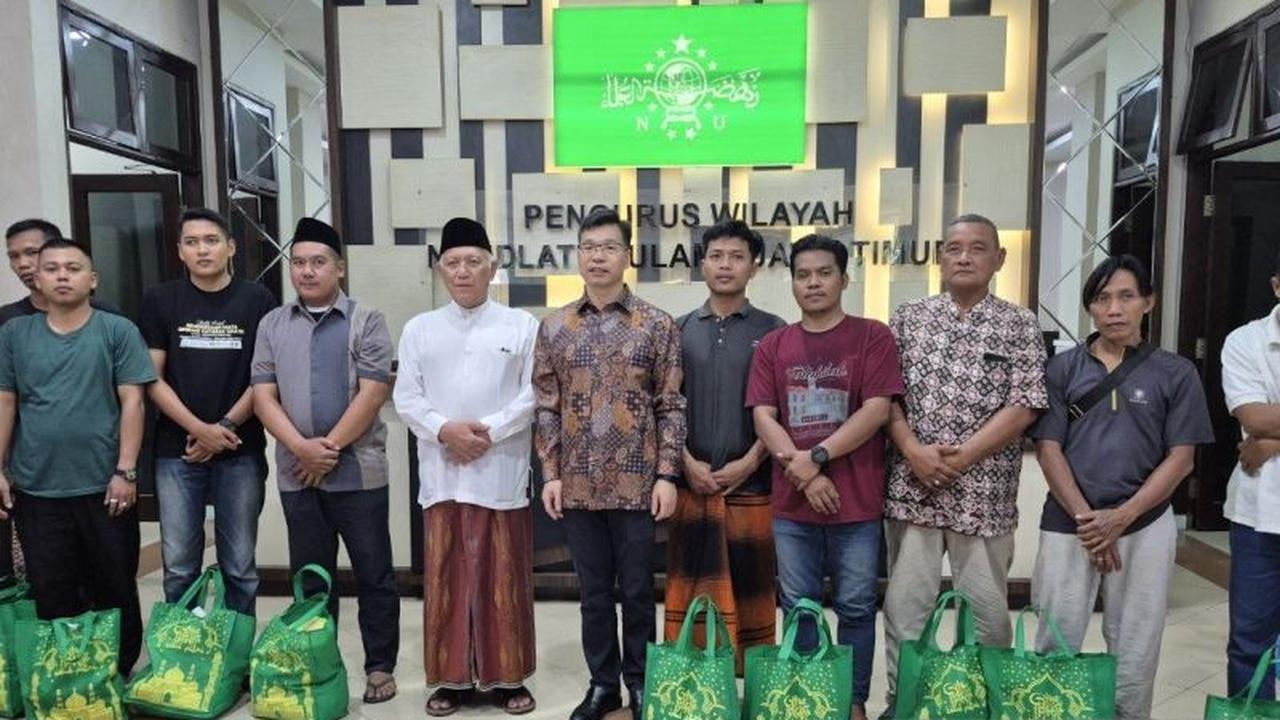 Konjen Tiongkok Surabaya Salurkan Paket Ramadhan, Pererat Persahabatan dengan Ormas Islam Jatim