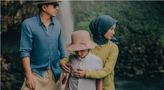 Laudya Cynthia Bella, Engku Emran dan putrinya, Aleesya. (Instagram)