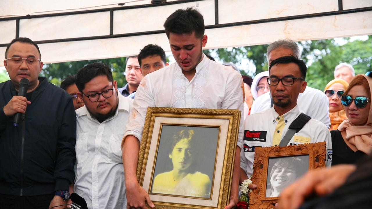 [Bintang] Pemakaman Alm. Sys NS