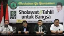 Dari Kiri-Kanan: Nashim Khan, Andy Muawiyah Ramly, Abdul Kadir Karding dan Helmy Faishal Zaini saat memberikan keterangan pers, Jakarta, Rabu (17/6/2015). PKB menggelar Sholawat dan Tahlil untuk Bangsa pada 23 Juni mendatang. (Liputan6.com/Johan Tallo)