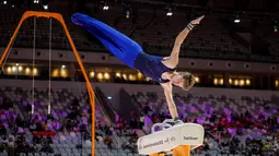 Pesenam Amerika Serikat, Patrick Hoopes beraksi pada nomor kuda pelana kategori final aparatus putra Kejuaraan Dunia Gimnastik 2025 di Indonesia Arena, Senayan, Jakarta, Jumat (24/10/2025). (Bola.com/Bagaskara Lazuardi)