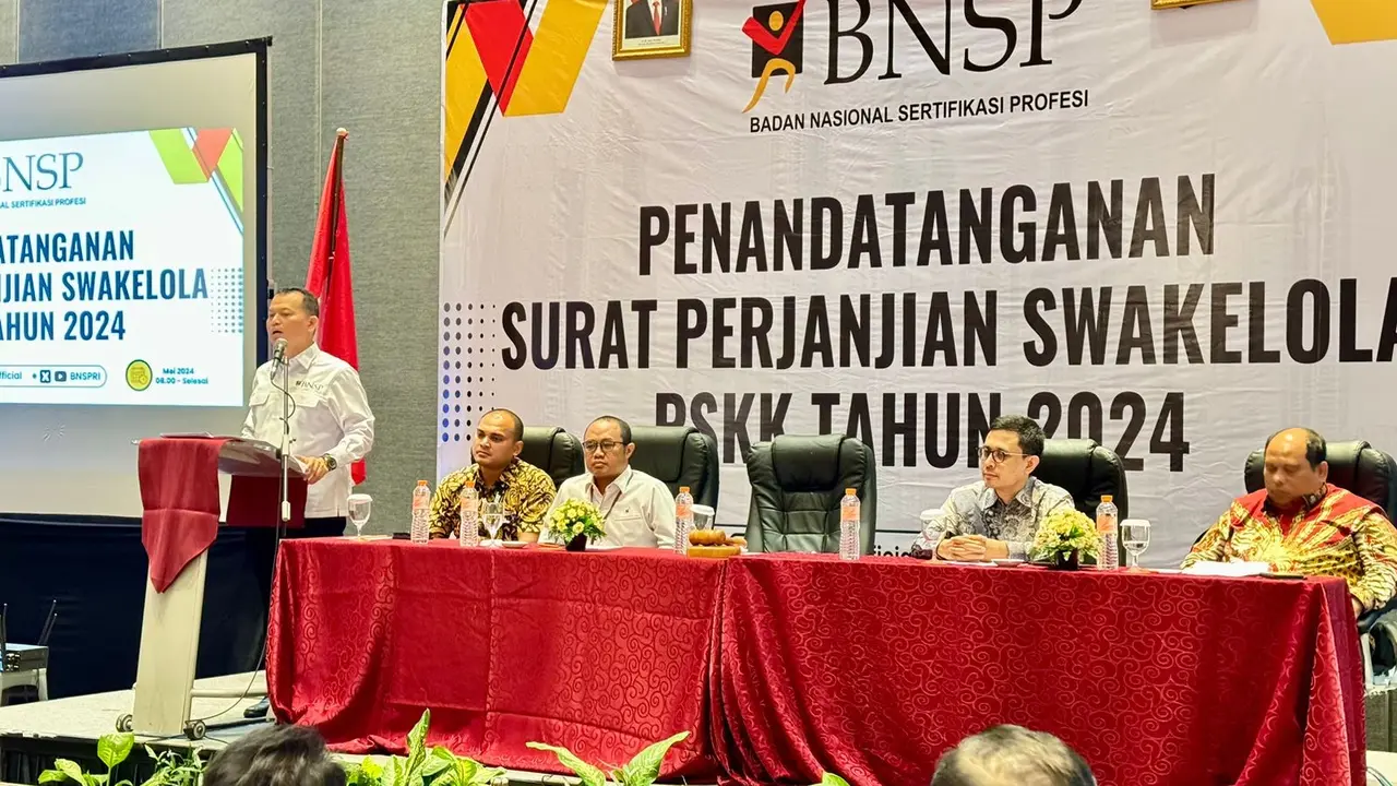 Penandatanganan surat perjanjian swakelola Pelaksanaan Sertifikasi Kompetensi Kerja (PSKK) tahun 2024 tahap II (Tim Humas BNSP)