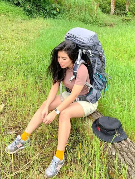 Elvia sempat travel ala backpacker (Liputan6.com/IG/elviacerolline)