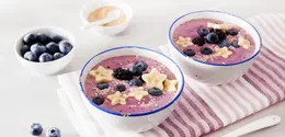 Resep berry antioxidant smoothie bowl./Copyright depositphotos.com/duskbabe