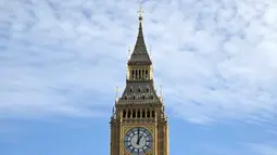 Akhir pekan ini, pembuat jam Inggris Ian Westworth bersiap menghadapi kekhawatiran dari warga London yang yakin bahwa jam terkenal negara tersebut, Big Ben, telah rusak. (Justin TALLIS/AFP)