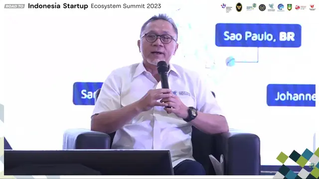 Menteri Perdagangan (Mendag) Zulkifli Hasan dalam diskusi Road to Indonesia Startup Ecosystem Summit (ISES 2023) di Solo, Jumat (11/8/2023). Mendag mengatakan banyak jalan yang dapat pilih UMKM untuk mengembangkan usahanya baik.