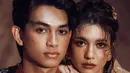 Berpose sembari menutup mata, pasangan ini romantis. Meski sudah menikah, namun tak dipungkiri jika Cassandra Lee dan Ryuken Lie masih terlihat seperti ABG. Seperti diketahui, Cassandra Lee menikah di usia 23 tahun, sementara Ryuken Lie melepas masa lajangnya di usia 24 tahun. Pernikahan pasangan muda ini sempat mengejutkan publik enam bulan yang lalu. (Liputan6.com/IG/@riomotret)
