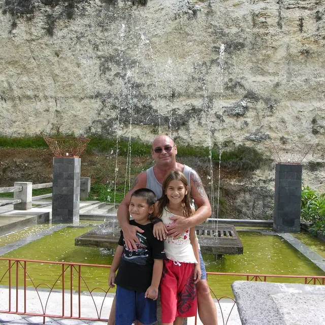 6 Potret Masa Kecil Irish Bella dan Sean Ivan Bareng Ayah