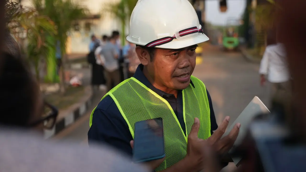 Direktur Jenderal Ketahanan, Perwilayahan, dan Akses Industri Internasional (Dirjen KPAII) Kemenperin Eko S. A. Cahyanto saat melakukan kunjungan kerja di PT Pindo Deli Pulp and Paper Mills di Karawang, Jawa Barat, Kamis (24/8/2023). (Dok Kemenperin)