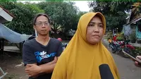 Herlina Kepala Dusun Buahlega mengaku khawatir dengan status tanah relokasi warga Tarikolot masih pinjam pakai. Foto (Liputan6.com / Panji Prayitno)