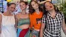 <p>Bertemakan Y2K dan karakter rom-com, pesta ini sukses menghidupkan kembali era 2000-an dengan sentuhan glamor khas film-film remaja ikonik. [@yukikt].</p>