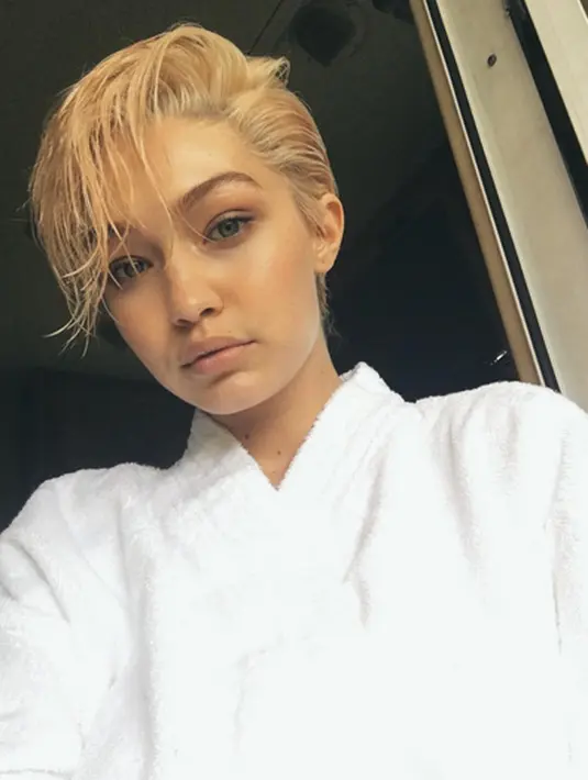 Di hari ulang tahunnya itu ternyata Gigi juga mendapat hadiah spesial dari mantan pacar saudara perempuannya. The Weeknd, memberikan hadiah berupa mawar merah untuk Gigi sebagai hadiah ulang tahun. (Instagram/zaynmalik)