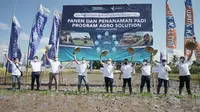 Direktur Utama Pupuk Indonesia Bakir Pasaman saat melakukan pencanangan program Agro Solution di Jember, Kamis (5/11) (dok: humas)
