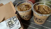 Toast dan es kopi gula aren dari Kopi Dari Hati. (Liputan6.com/Dinny Mutiah)