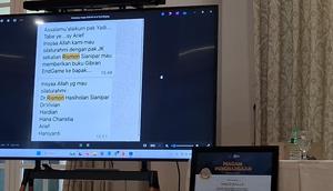 Jusuf Kalla tampilkan chat Whatsapp keinginan pelapor kasus ijazah palsu Jokowi  Rismon Sianipar bertemu dengannya. (Merdeka.com/Nur Habibie)