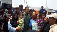 Gubernur DKI Anies Baswedan di Kampung Akuarium. (Liputan6.com/Lizsa Egehem)