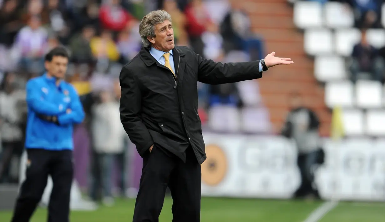 Manuel Pellegrini melatih Real Madrid musim 2009-2010 dengan tanpa gelar. Pellegrini lalu menukangi Manchester City yang meraih juara Liga Inggris dan dua Piala Liga. (AFP/Javier Soriano)