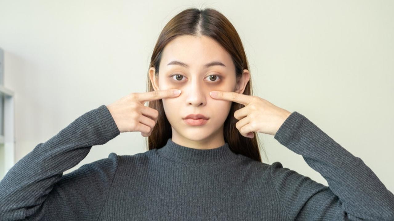 Makeup Anti-Creasing, Rahasia Tutupi Kantung Mata Hitam Tanpa Ribet