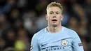 Kevin De Bruyne - Rekrutan termahal The Citizens sepanjang sejarah ini merupakan pilar utama lini tengah Manchester City era Pep Guardiola. Tidak hanya piawai mengatur permainan, De Bruyne sejauh ini telah mencatatkan 50 gol dan 93 assist dari 218 pertandingan. (AFP/ Oli Scarff)