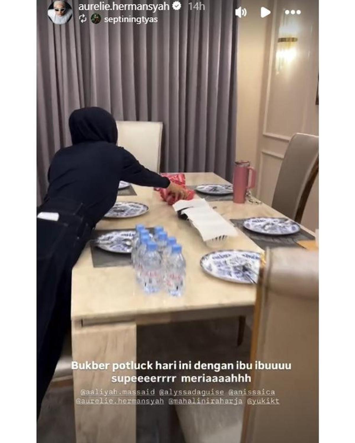 6 Potret Dapur dan Meja Makan di Rumah Aaliyah Massaid saat Bukber Geng Artis