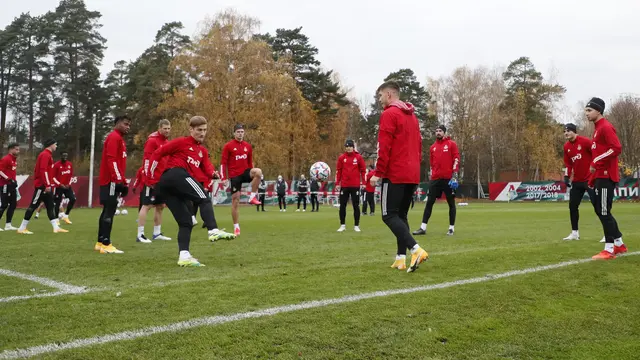 Lihat Latihan Lokomotiv Moskow Jelang Hadapi Bayern Munchen