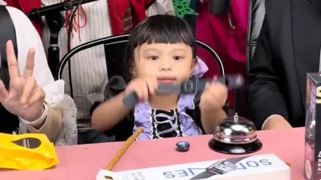 Keseruan Live 12.12 Aurel bersama Keluarga (TikTok/@aureliehermansyahatta)