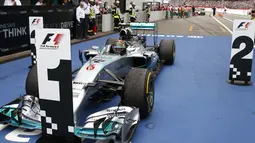 Pembalap F1 dari tim Mercedes, Nico Rosberg, tampil tercepat di GP Jerman yang dihelat di Sirkuit Hockenheim, (20/7/2014), dengan total catatan waktu 1 jam 33 menit 42,914 detik. (REUTERS/Michael Dalder)