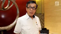 Menteri Hukum dan HAM Yasonna Laoly usai mengunjungi SCTV Tower, Jakarta, Rabu (23/5). (Liputan6.com/JohanTallo)